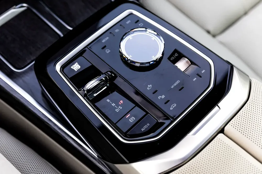 BMW 740i M Sport Individual – 2026 | GCC | Only 2,050 KM | 2 Years Warranty | AED 449,000 - Image 9