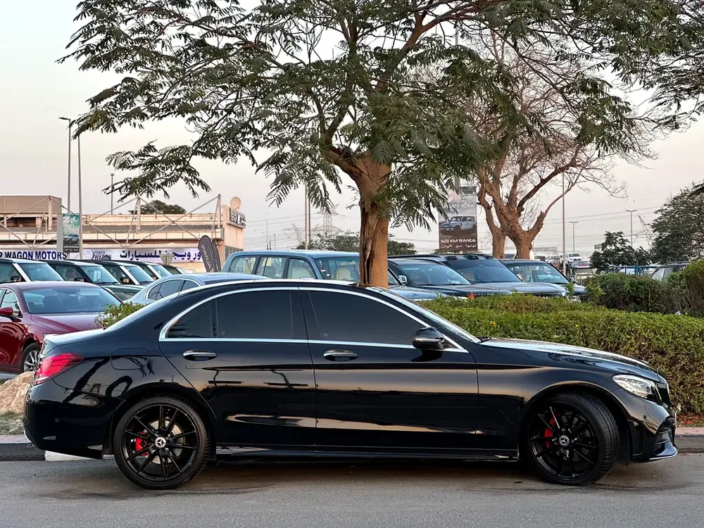 MERCEDES-BENZ C200 2019 GCC FULL OPTION NO PAINT FULL SERVICE - Image 6