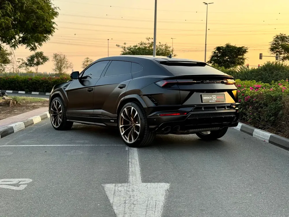Lamborghini urus S | fully loaded |clean title |premium color - Image 4