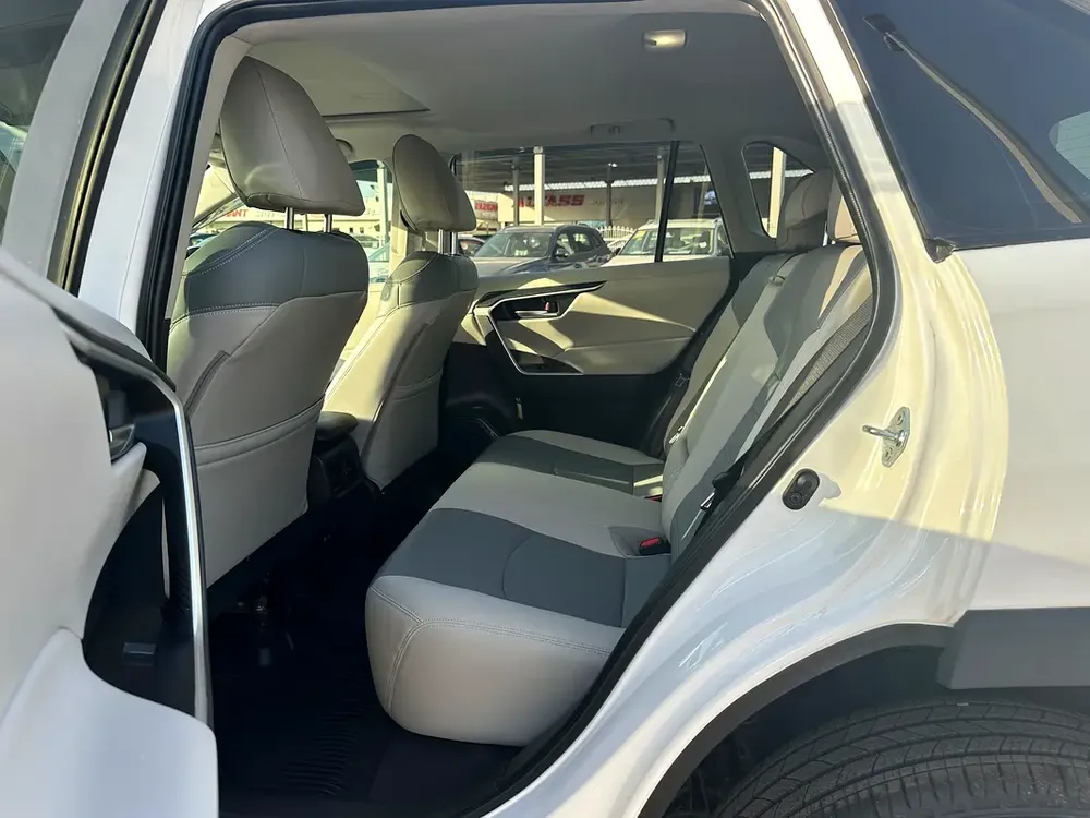 2025 Toyota RAV4 XLE - Image 13