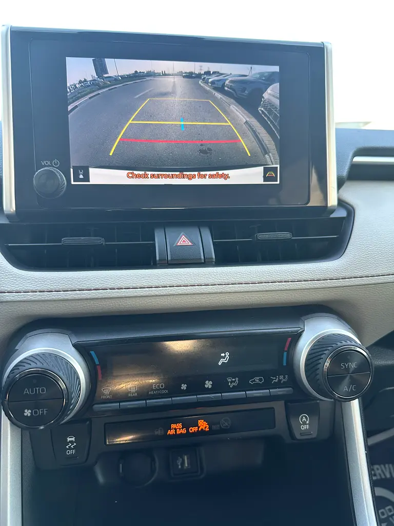 2025 Toyota RAV4 XLE - Image 18