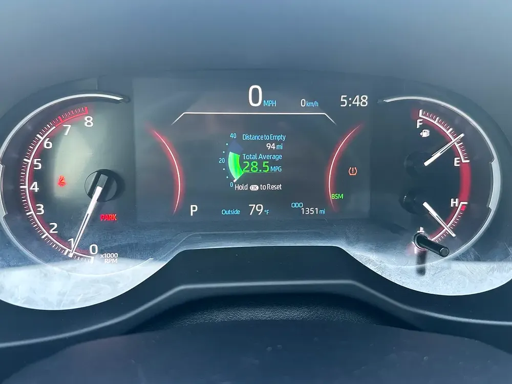 2025 Toyota RAV4 XLE - Image 19