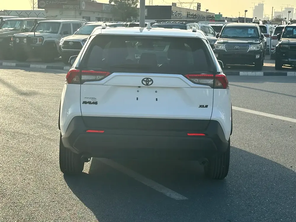 2025 Toyota RAV4 XLE - Image 7