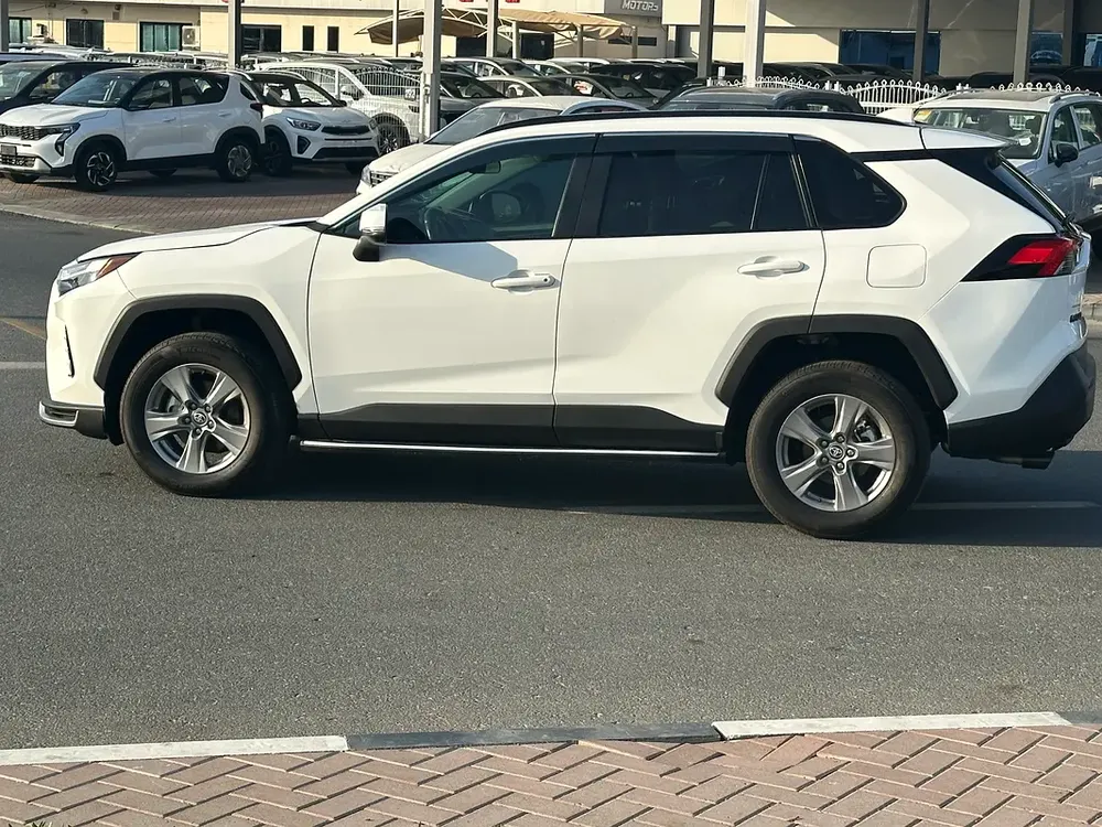 2025 Toyota RAV4 XLE - Image 9