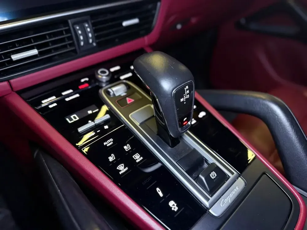 2023 Porsche Cayenne Coupe - GCC Specs - Full service history available - Image 14