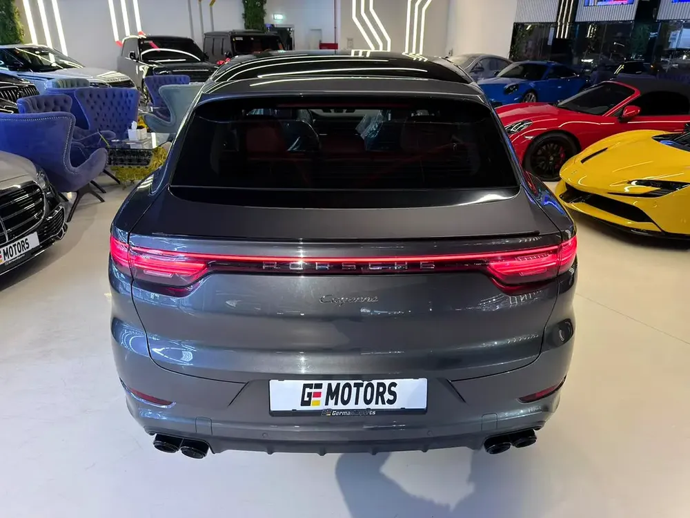 2023 Porsche Cayenne Coupe - GCC Specs - Full service history available - Image 7