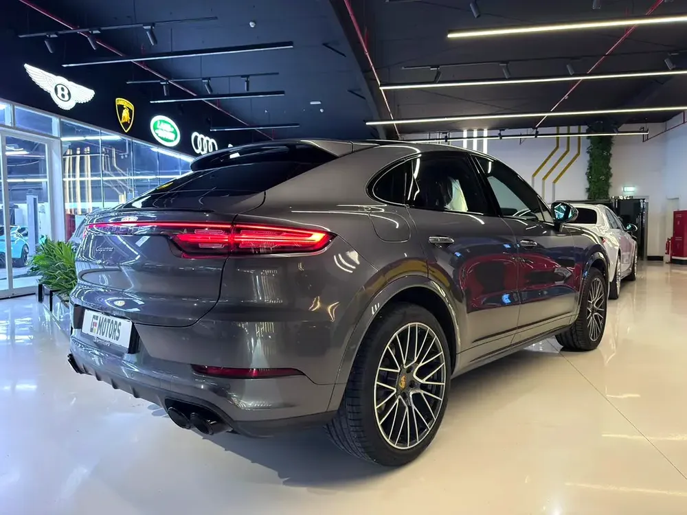 2023 Porsche Cayenne Coupe - GCC Specs - Full service history available - Image 8