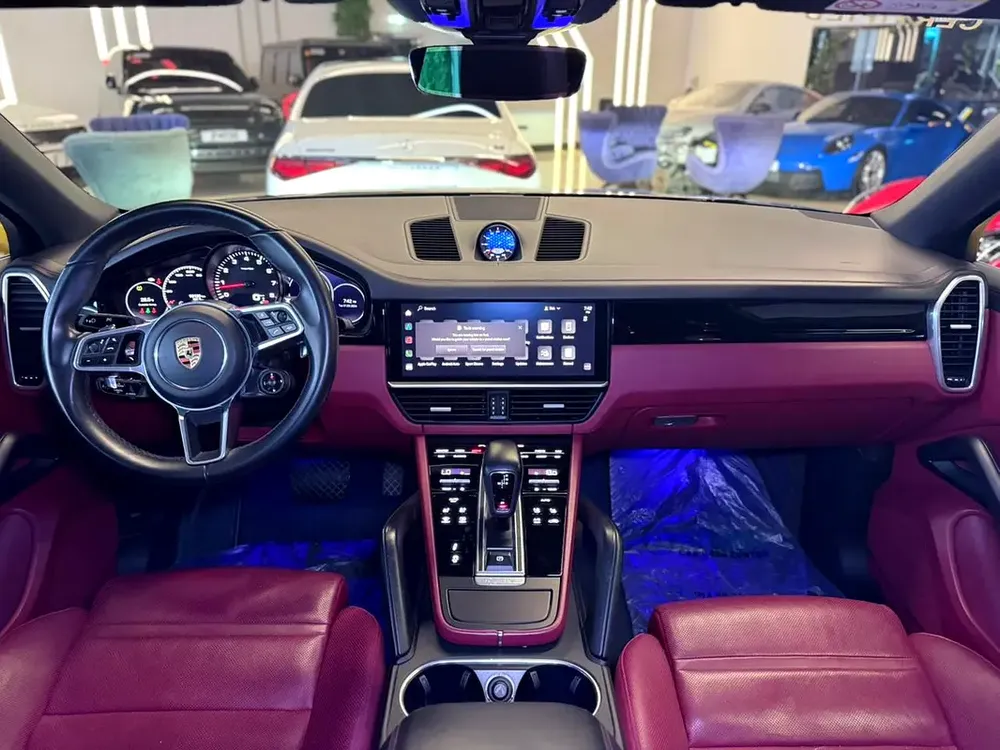 2023 Porsche Cayenne Coupe - GCC Specs - Full service history available - Image 9