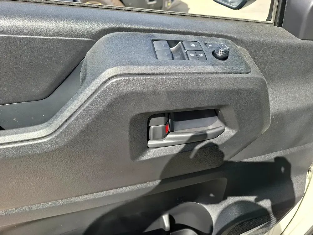 HIACE HIGH ROOF 3.5L 2026 AT PETROL 13 SEATS (EXPORT ONLY) - Image 11