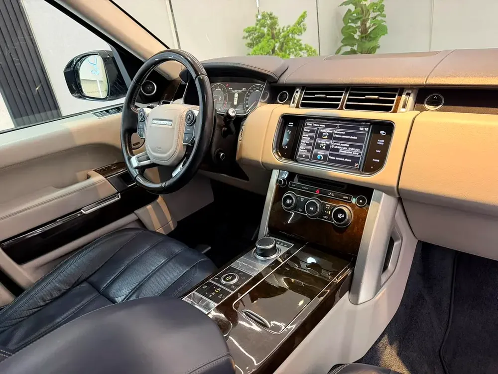 SUPERCHARGED RANGE ROVER VOGUE V8 || GCC II FULLY LOADED || AMAZING || VERY NEAT || LOW MILEAGE - Image 16