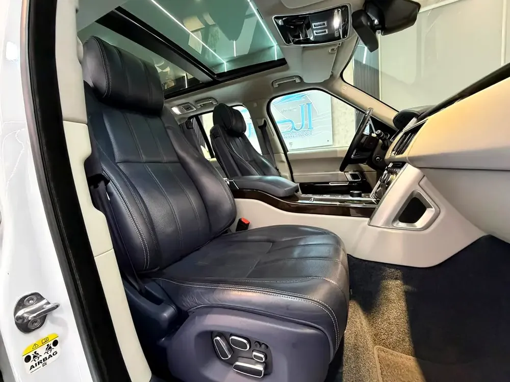 SUPERCHARGED RANGE ROVER VOGUE V8 || GCC II FULLY LOADED || AMAZING || VERY NEAT || LOW MILEAGE - Image 17