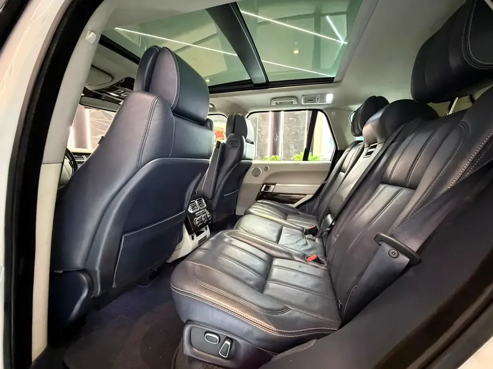 SUPERCHARGED RANGE ROVER VOGUE V8 || GCC II FULLY LOADED || AMAZING || VERY NEAT || LOW MILEAGE - Image 18