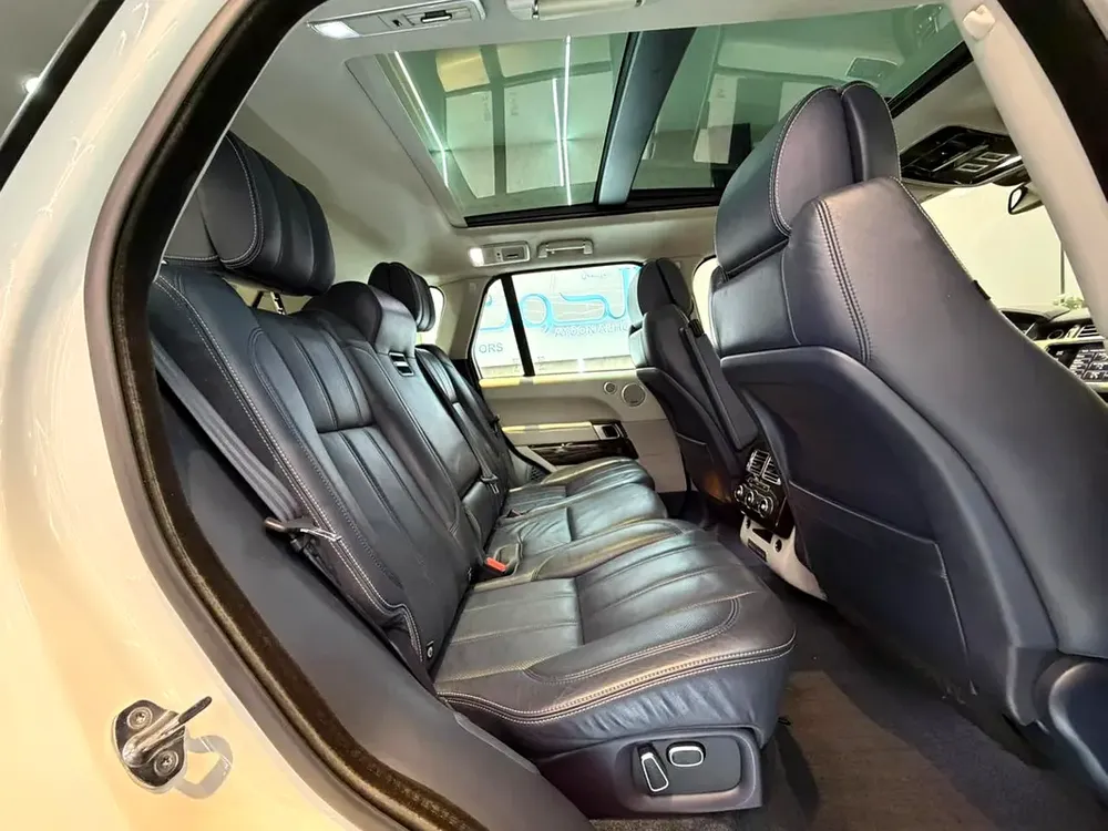 SUPERCHARGED RANGE ROVER VOGUE V8 || GCC II FULLY LOADED || AMAZING || VERY NEAT || LOW MILEAGE - Image 19