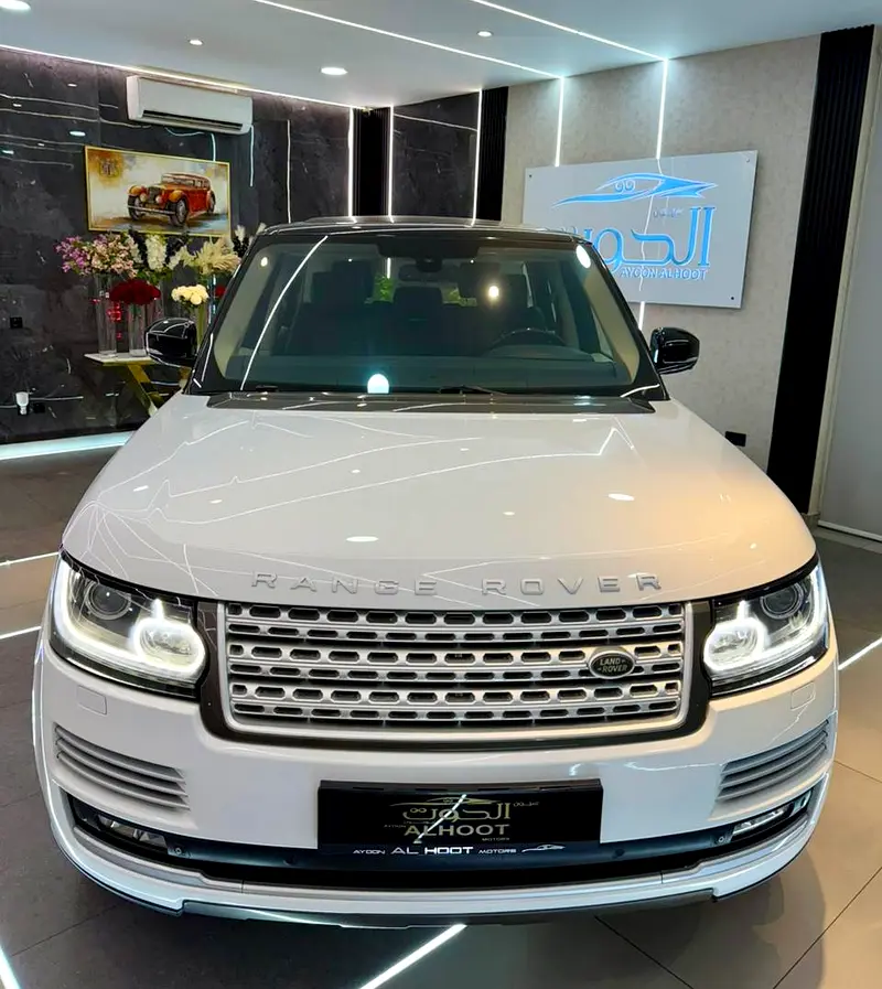 SUPERCHARGED RANGE ROVER VOGUE V8 || GCC II FULLY LOADED || AMAZING || VERY NEAT || LOW MILEAGE - Image 5