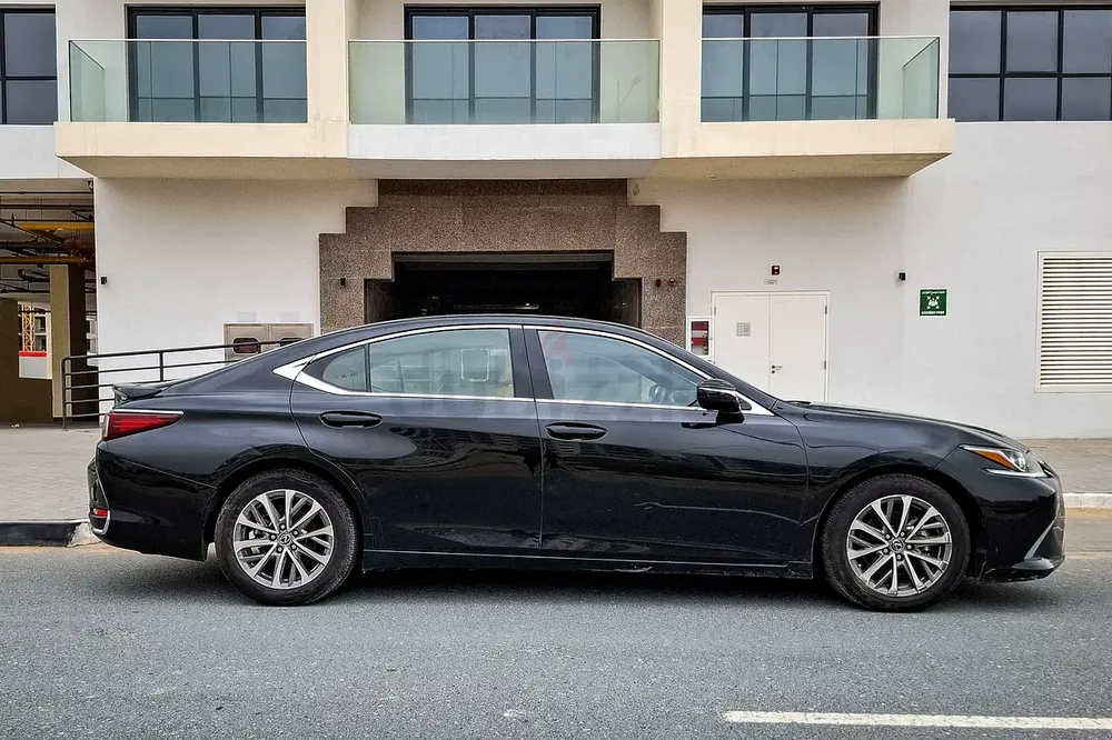 AED 1672/month | 2023 Lexus ES-Series ES 300h | GCC Specs | Ref#450567 - Image 4