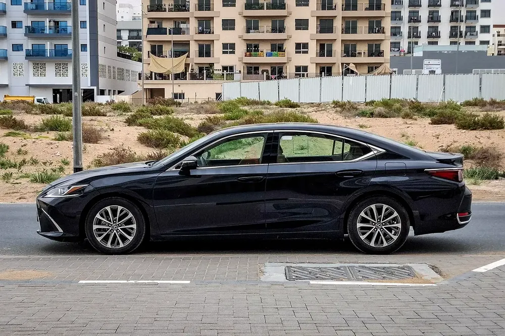 AED 1672/month | 2023 Lexus ES-Series ES 300h | GCC Specs | Ref#450567 - Image 5