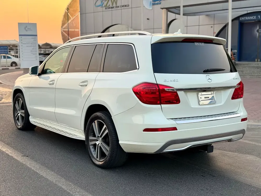 MERCEDES BENZ GL450 V8 NEAT AND CLEAN CAR FRESH IMPORTED FROM JAPAN - Image 4