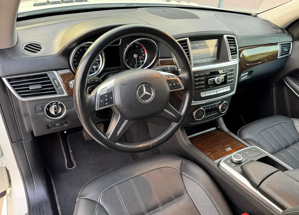 MERCEDES BENZ GL450 V8 NEAT AND CLEAN CAR FRESH IMPORTED FROM JAPAN - Image 7