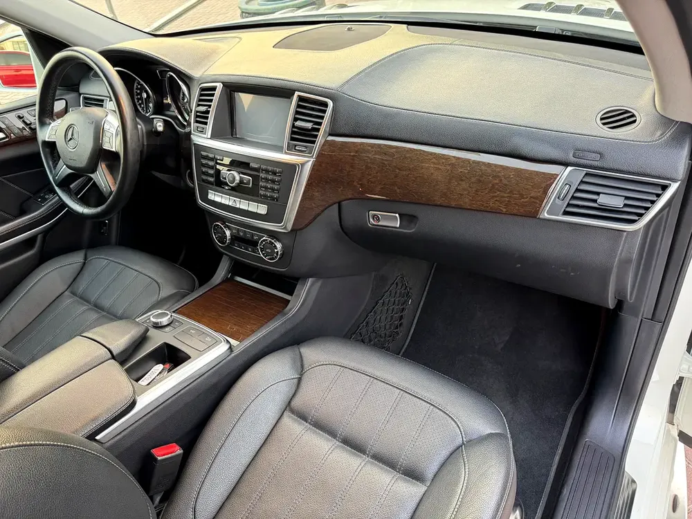 MERCEDES BENZ GL450 V8 NEAT AND CLEAN CAR FRESH IMPORTED FROM JAPAN - Image 8