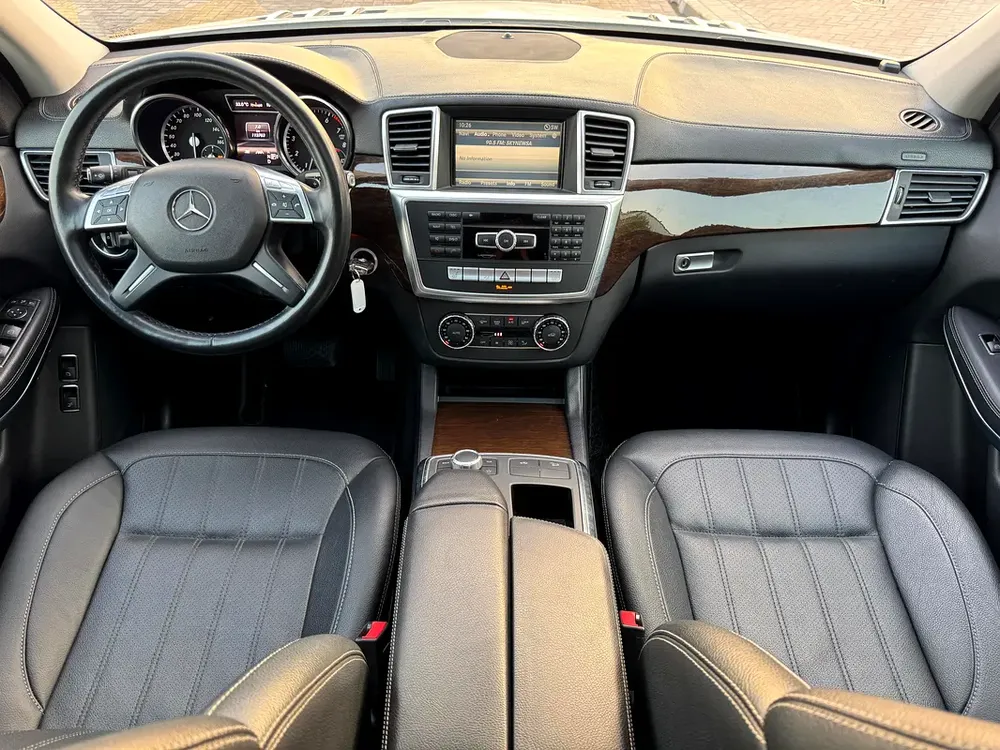MERCEDES BENZ GL450 V8 NEAT AND CLEAN CAR FRESH IMPORTED FROM JAPAN - Image 9