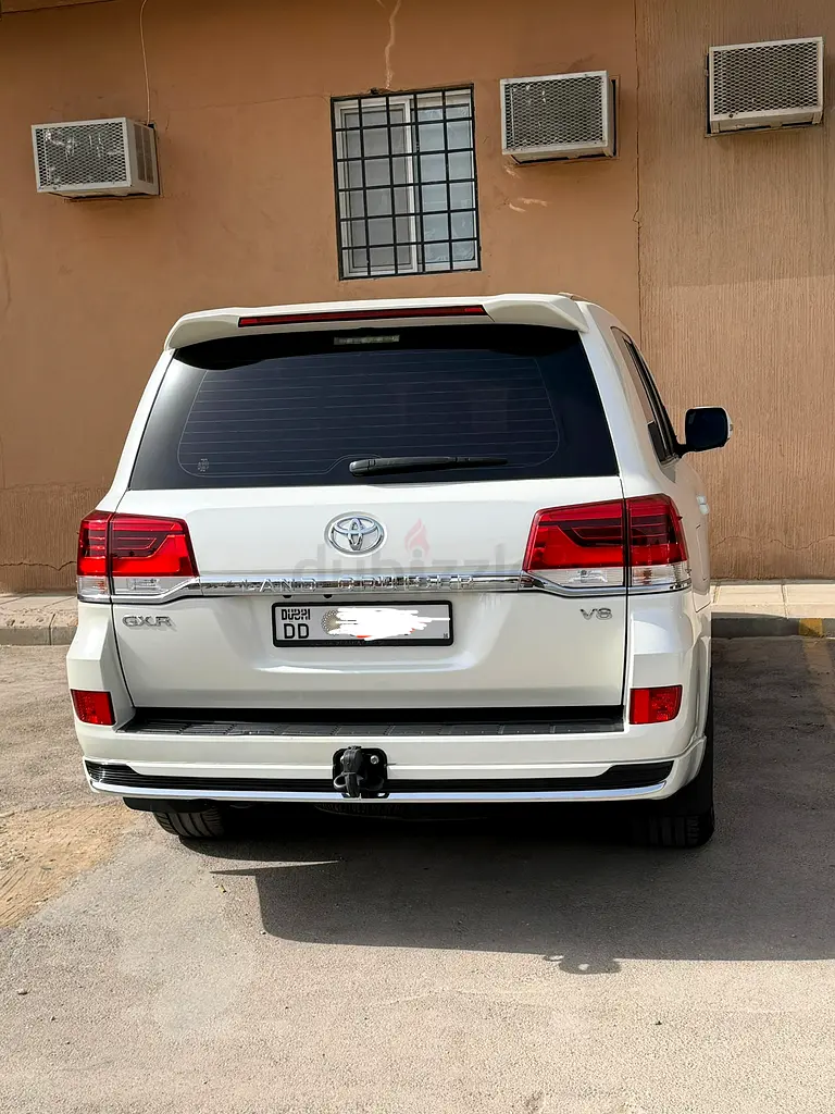 Toyota Land Cruiser GXR 2021, GCC Specs, Excellent Condition, 100% Original Paint - Image 5