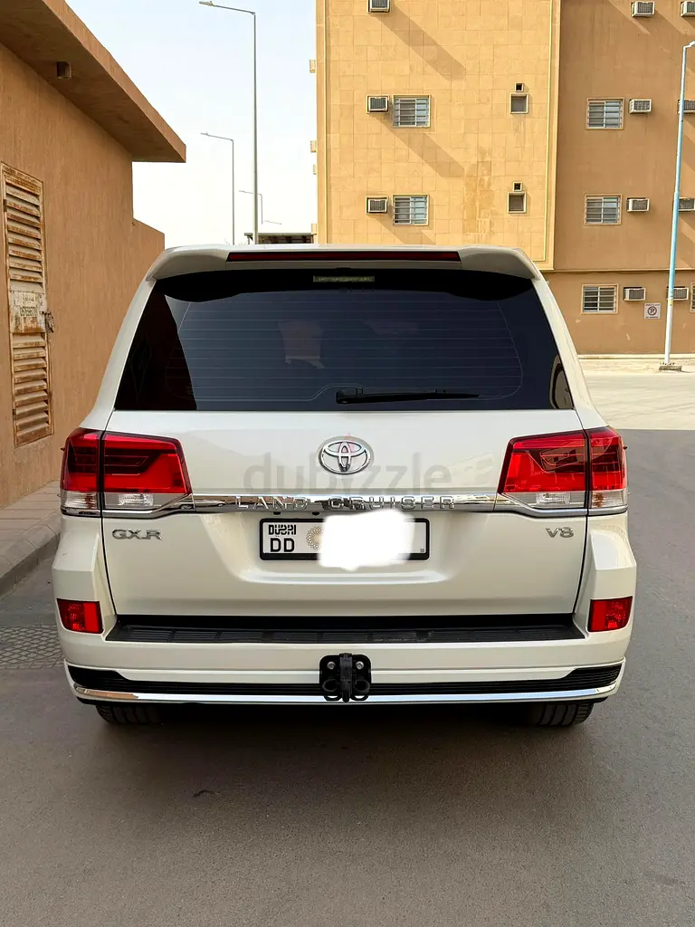 Toyota Land Cruiser GXR 2021, GCC Specs, Excellent Condition, 100% Original Paint - Image 7