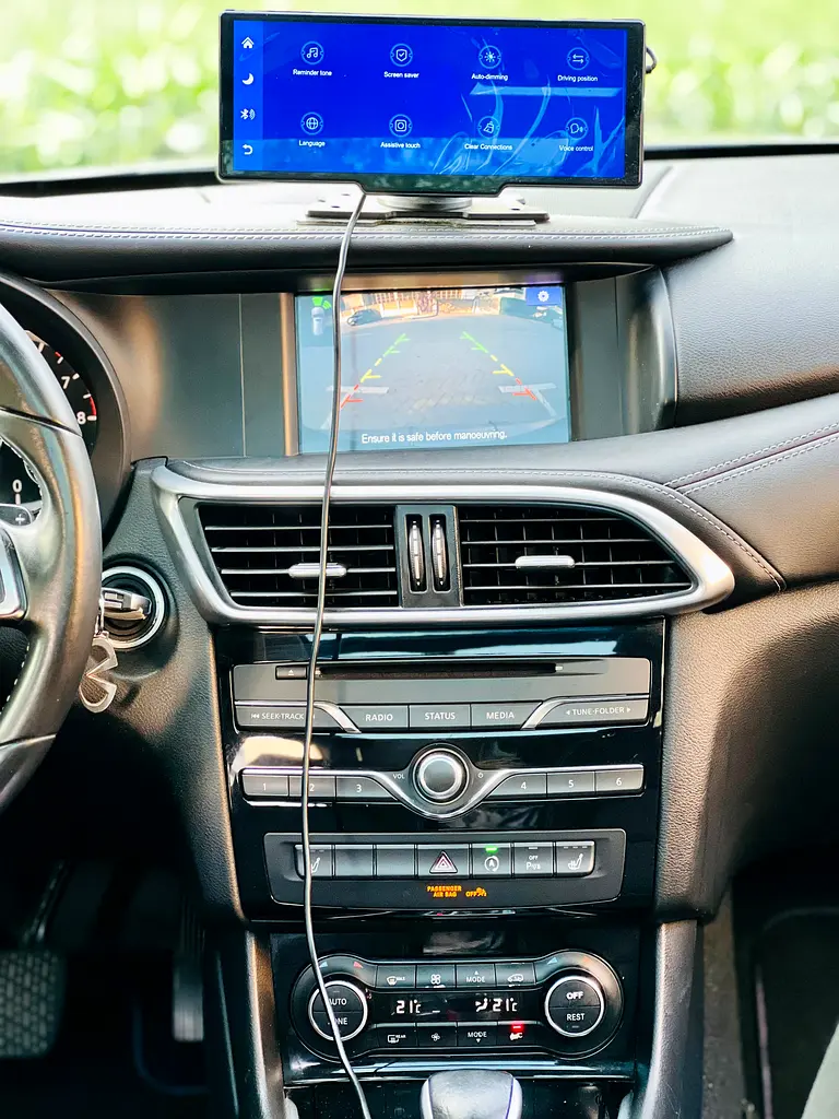 Infiniti Q30 - Image 11