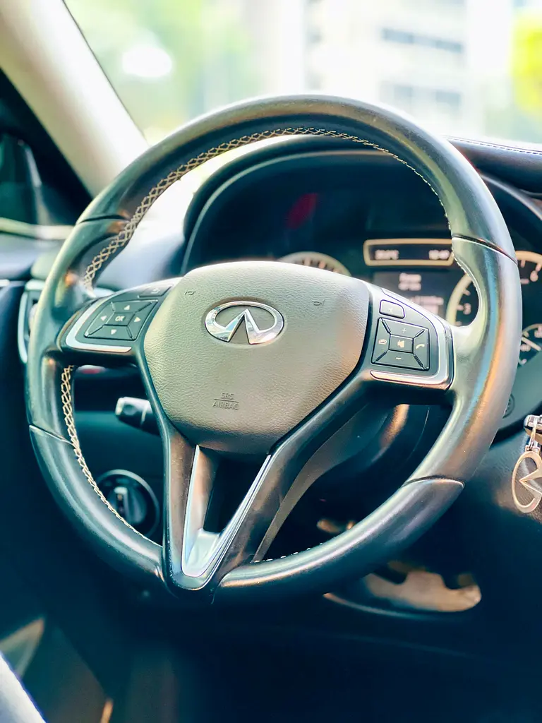 Infiniti Q30 - Image 12