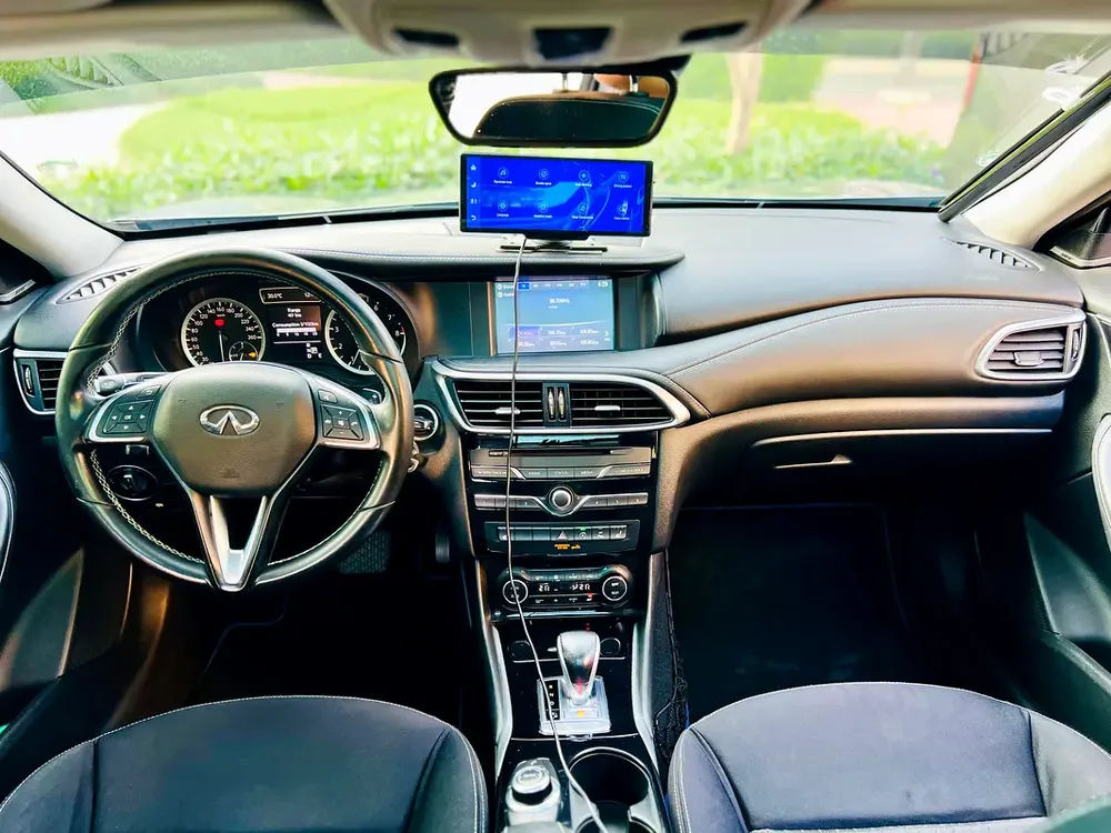 Infiniti Q30 - Image 13