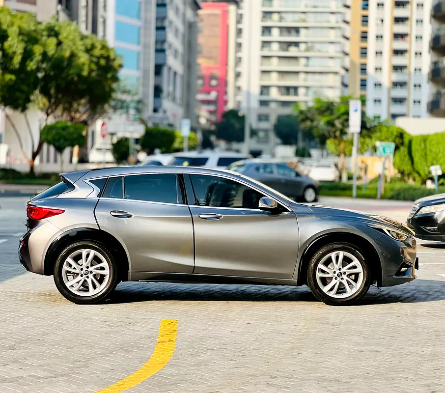 Infiniti Q30 - Image 4