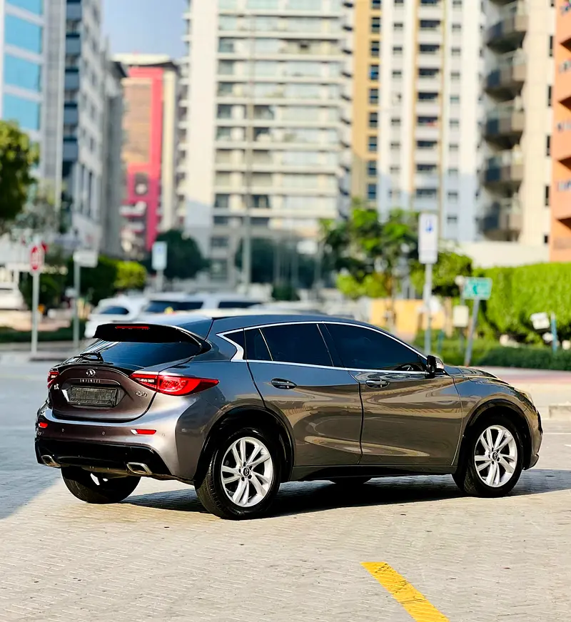 Infiniti Q30 - Image 5
