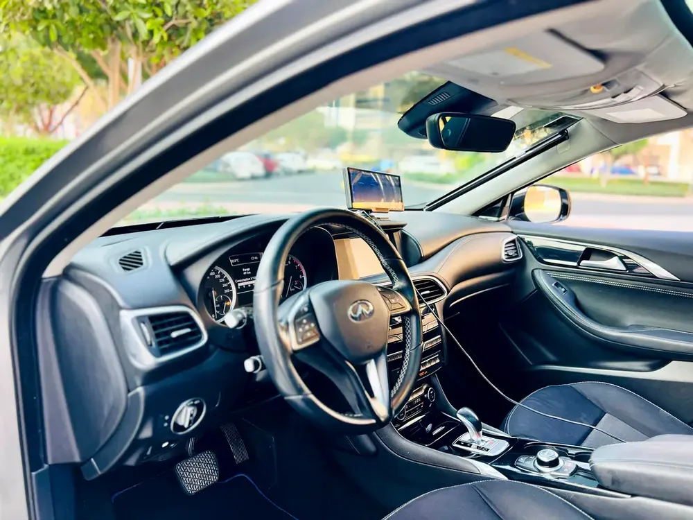 Infiniti Q30 - Image 7