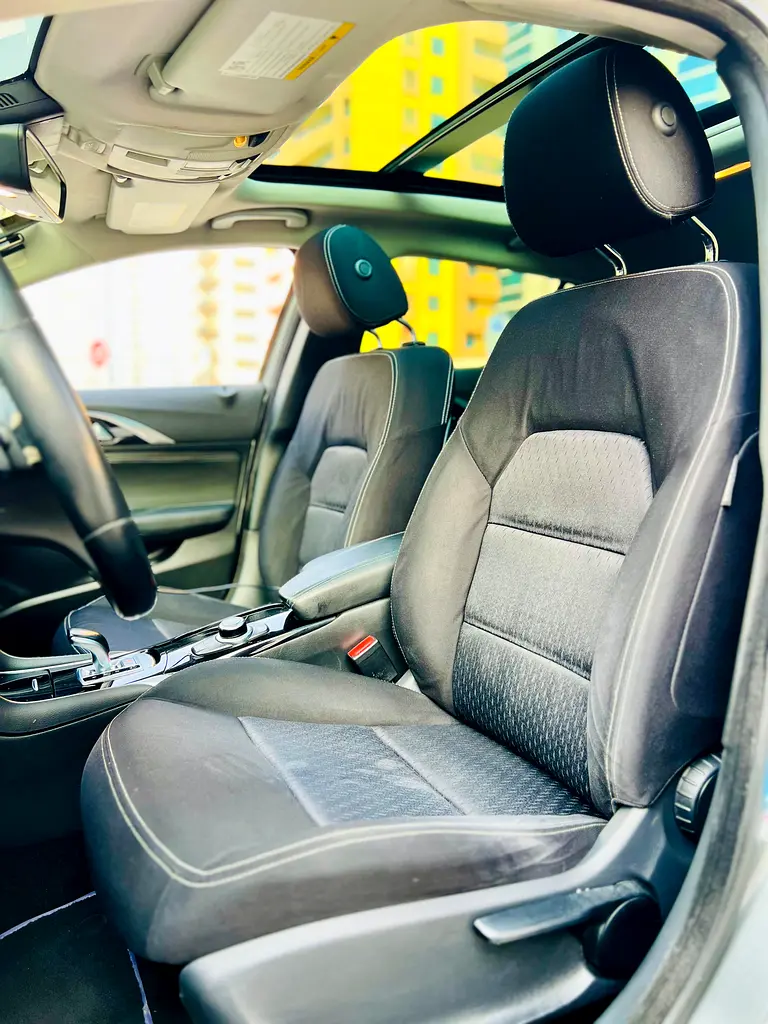 Infiniti Q30 - Image 8