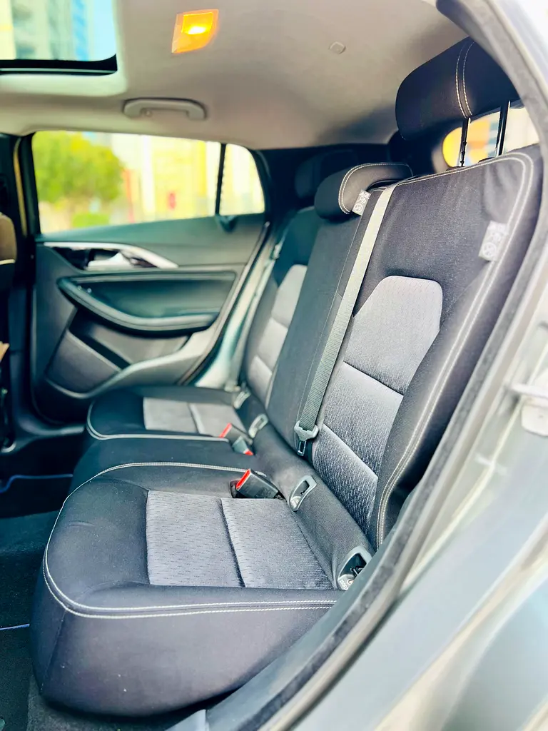 Infiniti Q30 - Image 9