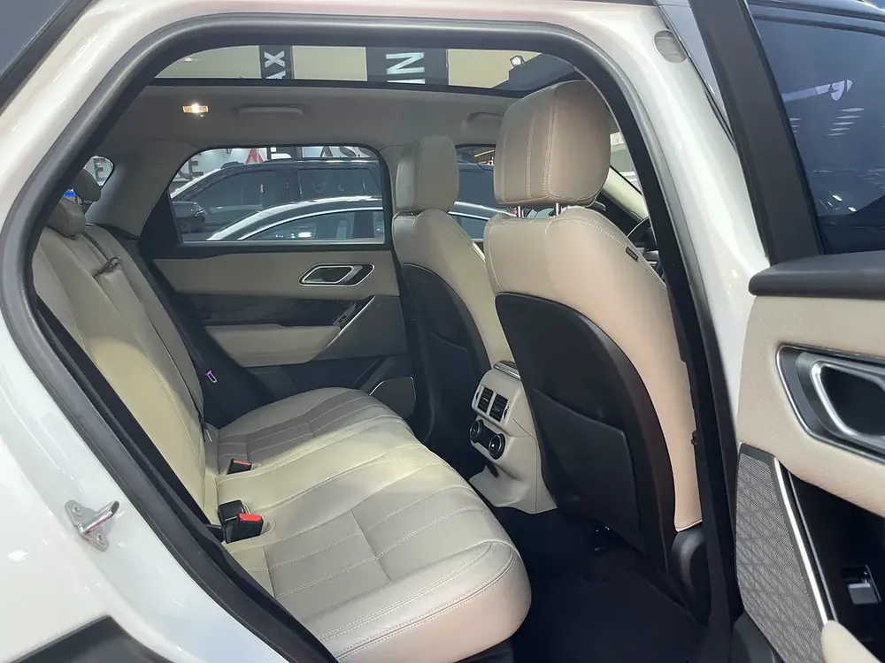 Rangers Rover Velar SE P250 R Dynamic GCC Under Warranty and Full Service From Agency - Image 10