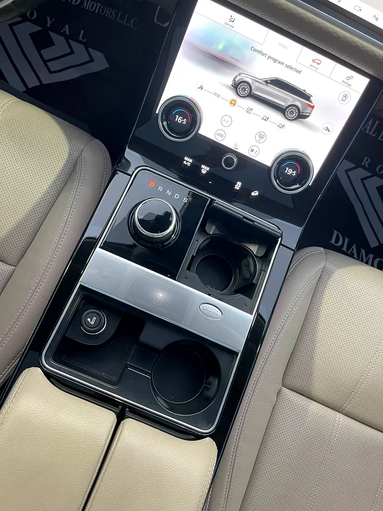 Rangers Rover Velar SE P250 R Dynamic GCC Under Warranty and Full Service From Agency - Image 14