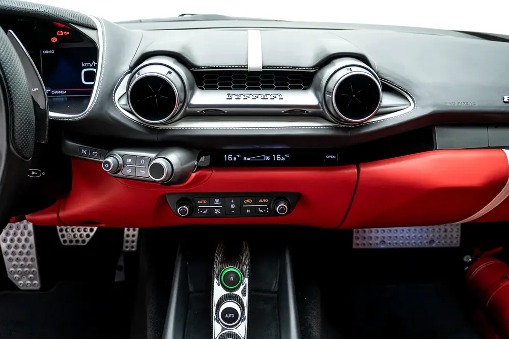 GCC SPECS AL TAYER - 2019 FERRARI 812 SUPERFAST V12 CARBON FIBER - LED STEERING - FORGED WHEELS - Image 10