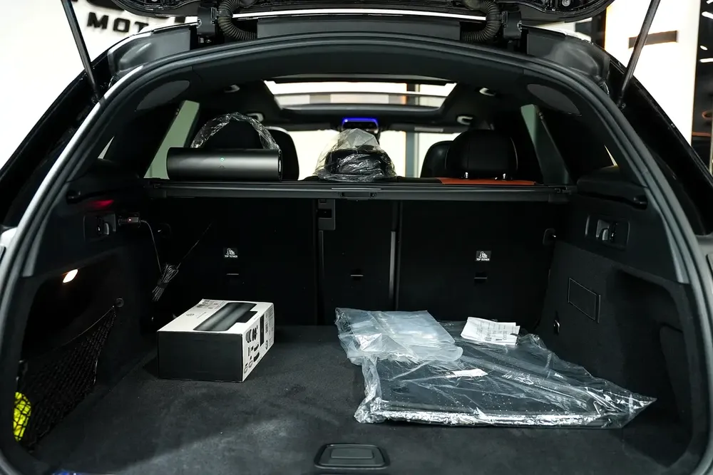 2023 Mercedes-Benz GLC 200 AMG 4MATIC - European Specs - Pristine Condition - Image 13
