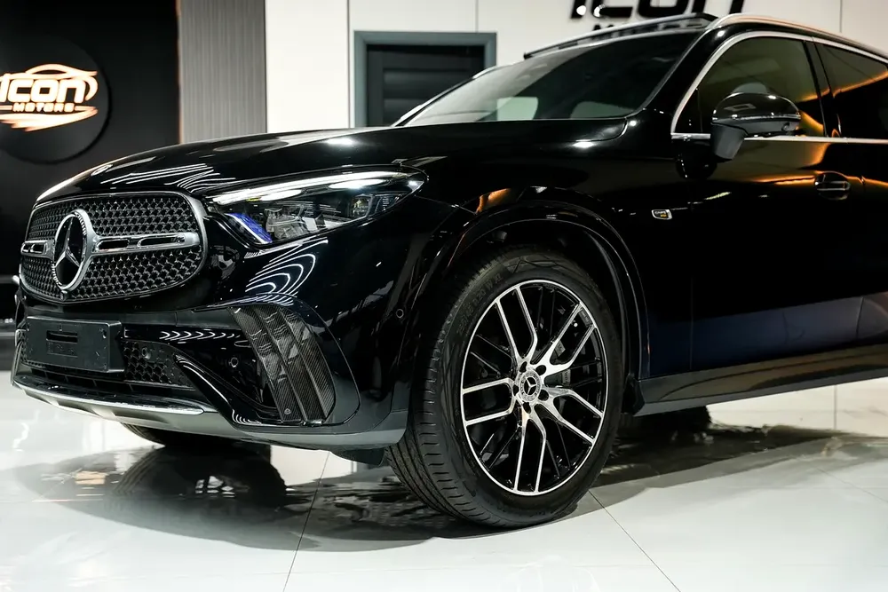 2023 Mercedes-Benz GLC 200 AMG 4MATIC - European Specs - Pristine Condition - Image 4