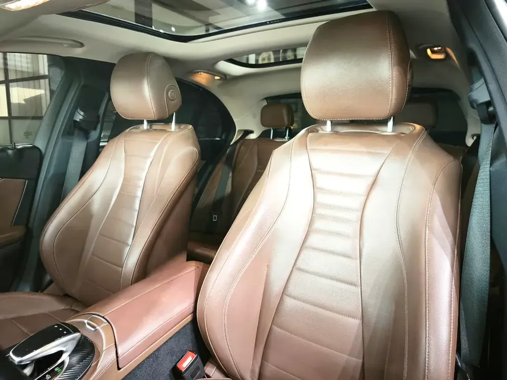 Exclusive E-350 . Original Paint . Fully Loaded . GCC . Low Mileage - Image 17