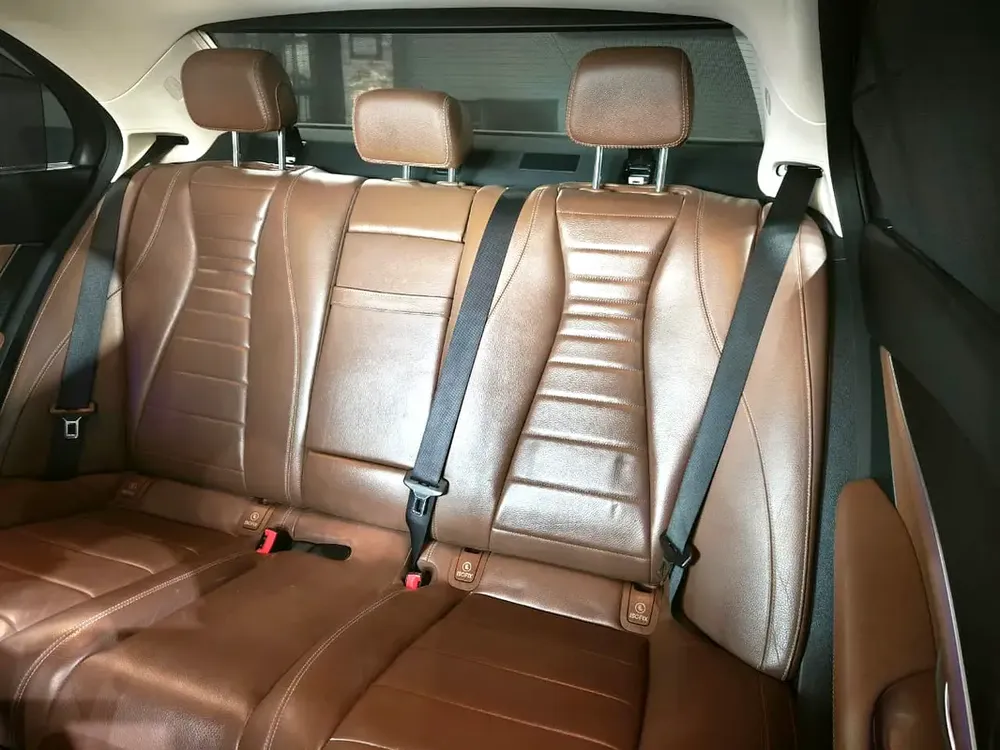 Exclusive E-350 . Original Paint . Fully Loaded . GCC . Low Mileage - Image 18