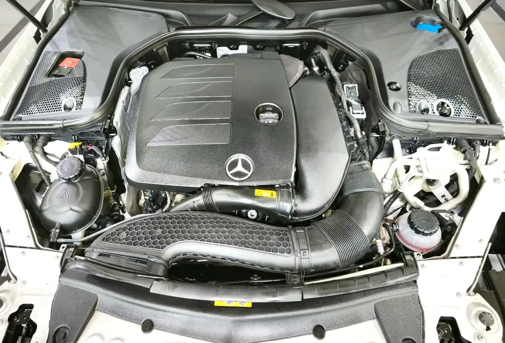 Exclusive E-350 . Original Paint . Fully Loaded . GCC . Low Mileage - Image 20