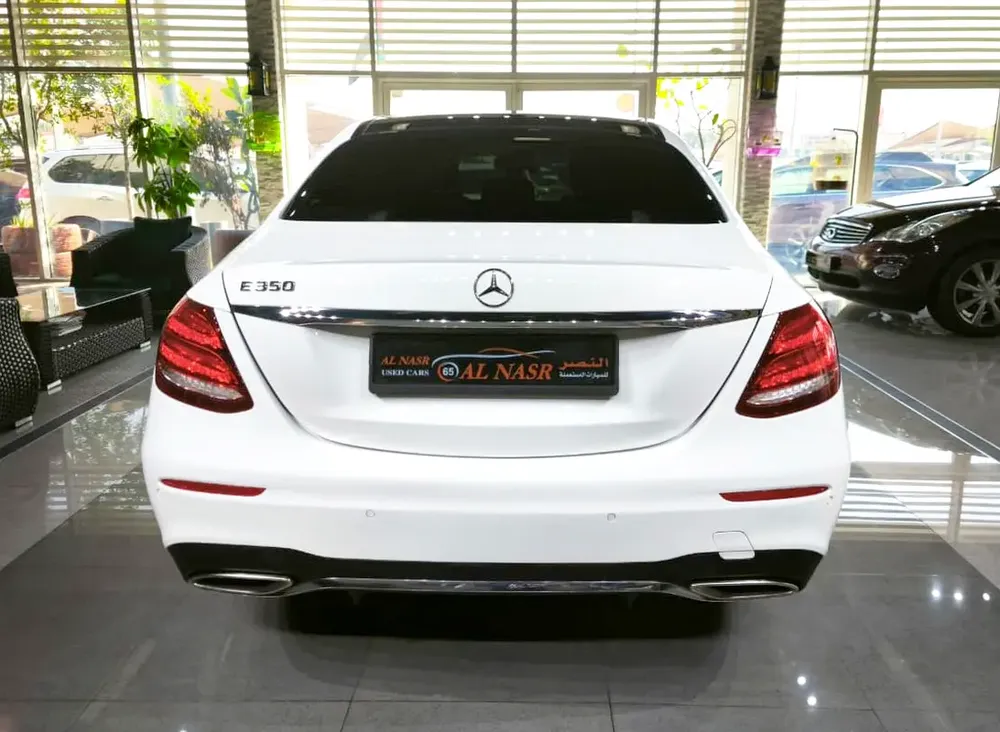 Exclusive E-350 . Original Paint . Fully Loaded . GCC . Low Mileage - Image 5