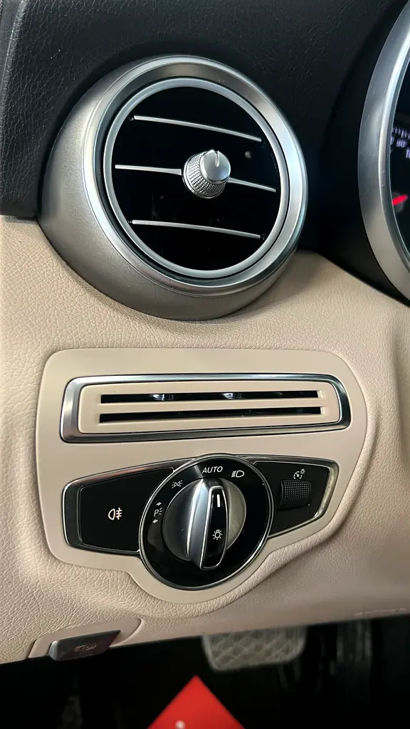 Mercedes-Benz C300 2015 - American Specs - Image 14