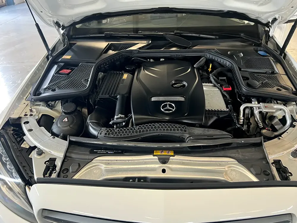 Mercedes-Benz C300 2015 - American Specs - Image 18