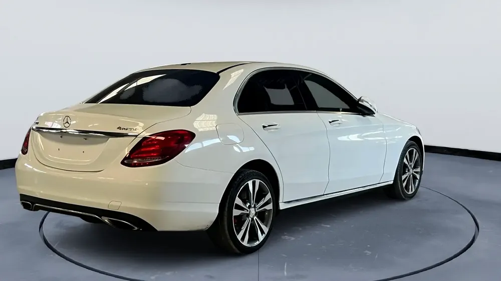 Mercedes-Benz C300 2015 - American Specs - Image 4