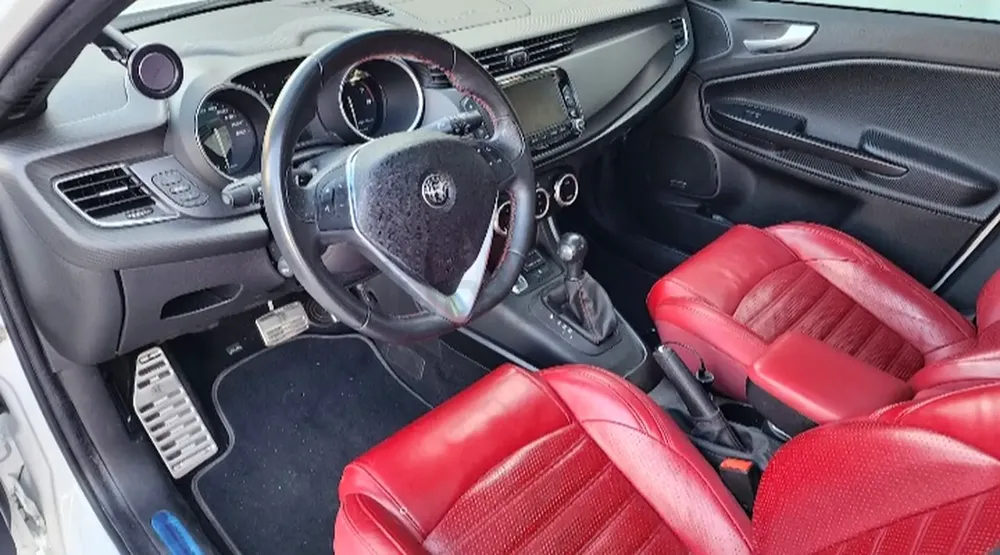2018 Alfa Romeo Giulietta Veloce | Apple Carplay | Cameras - Image 4
