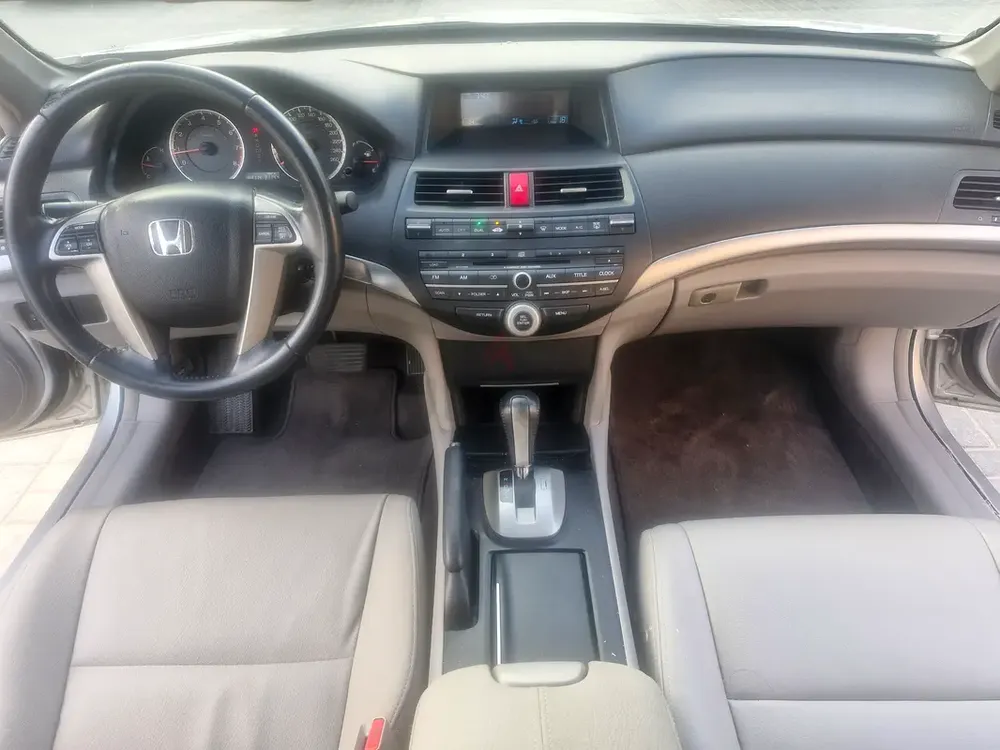 Agency maintained Honda Accord 2009 - Image 10
