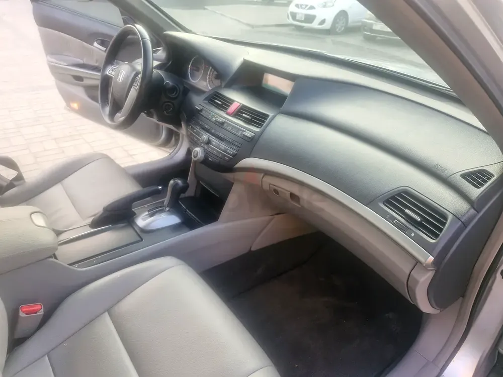 Agency maintained Honda Accord 2009 - Image 13