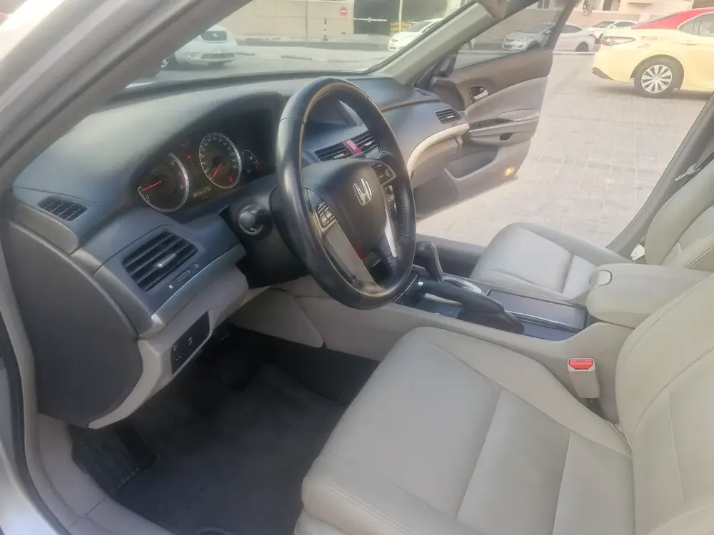 Agency maintained Honda Accord 2009 - Image 14